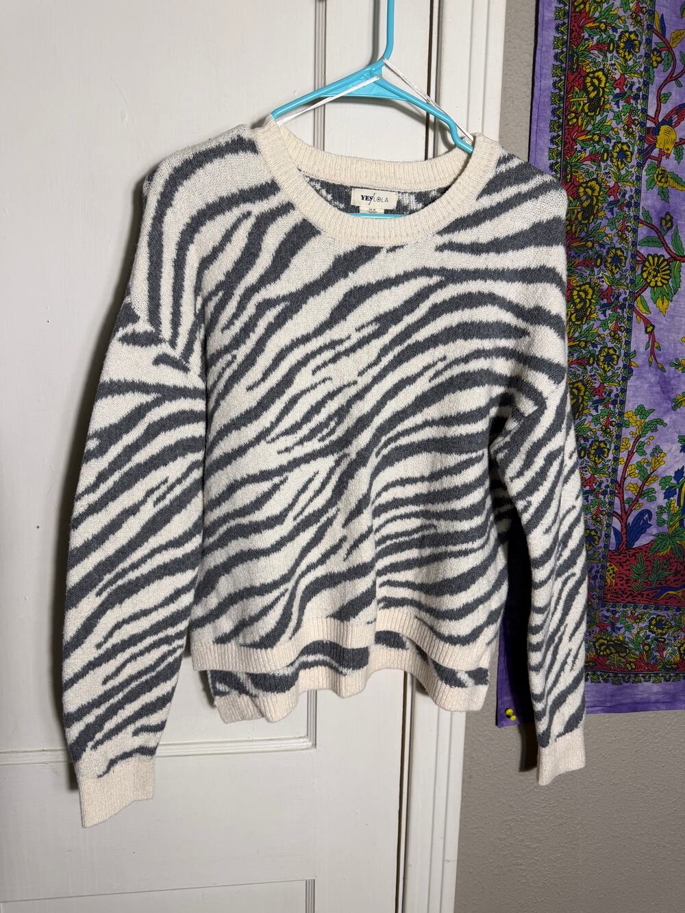 Yes Lola Zebra Print Sweater Womens M Gray Cream Oversized Boxy Animal Print